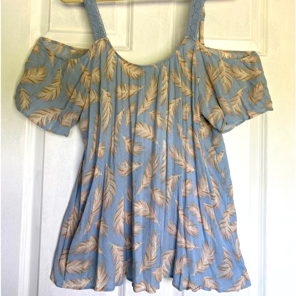 Cold shoulder tunic top